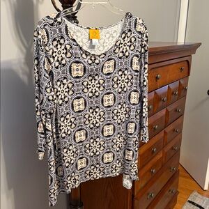 Ruby Rd. Black and Cream Patterned Blouse